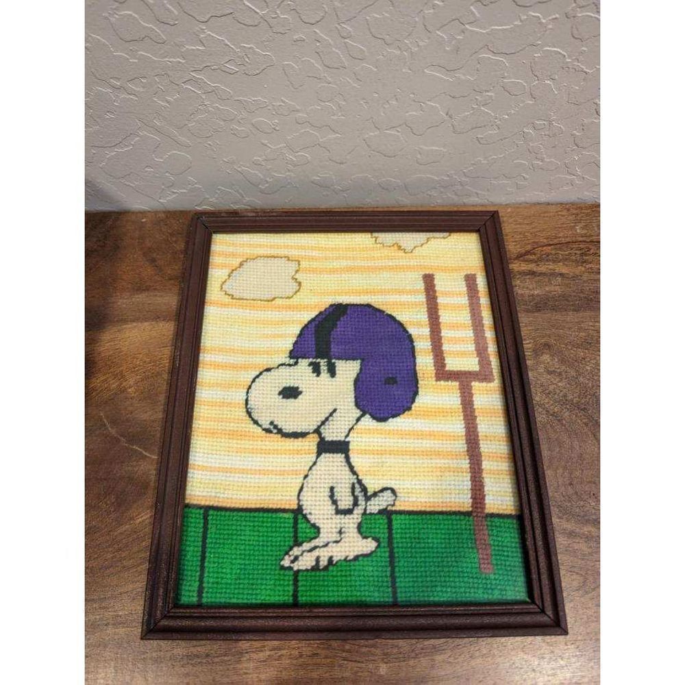 Vintage needlepoint, Crosstitch, snoopy peanuts, snoopy, playing football pictur